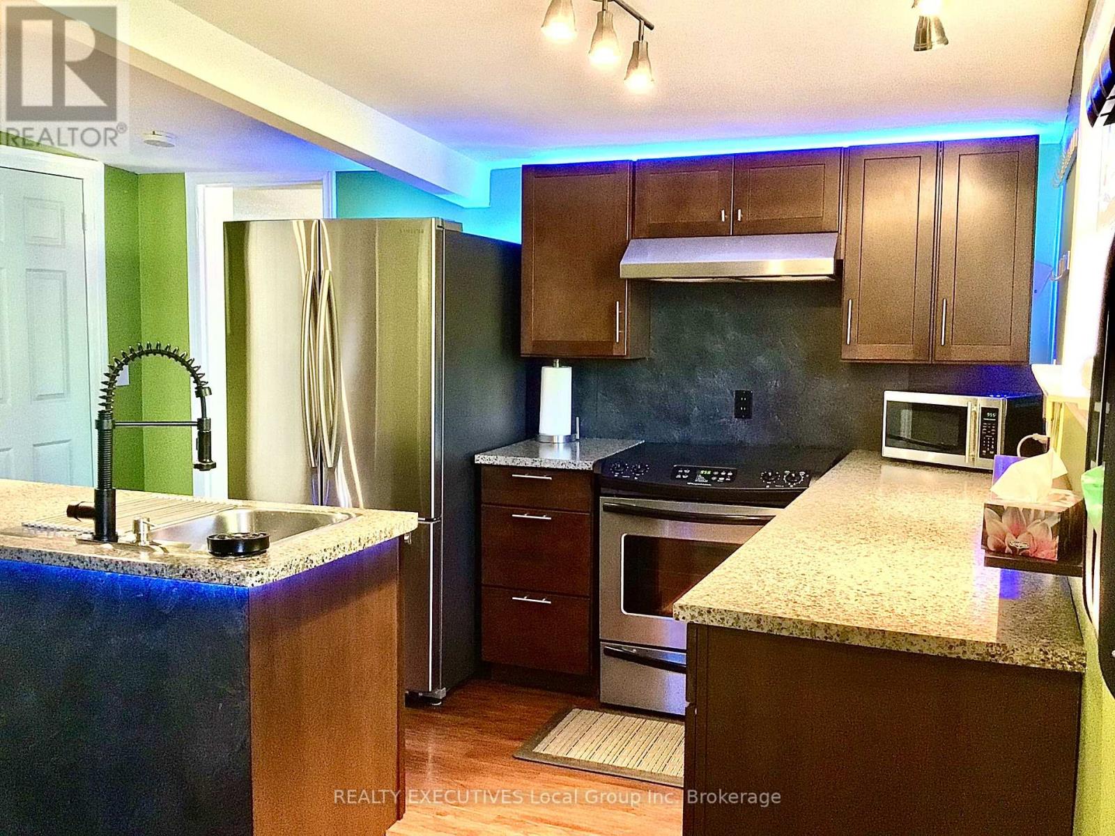 977 BROOKES STREET - 21