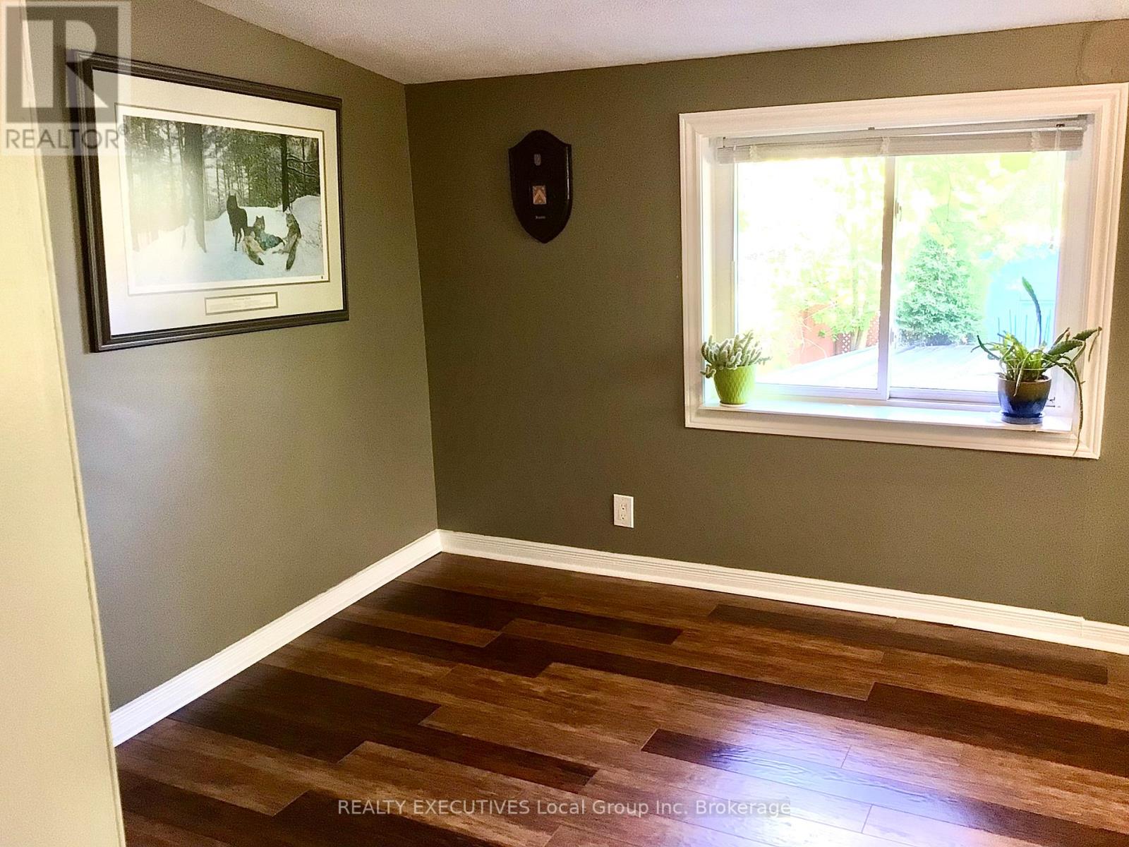977 BROOKES STREET - 27