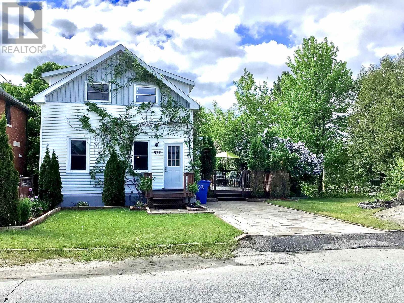 977 BROOKES STREET - 3