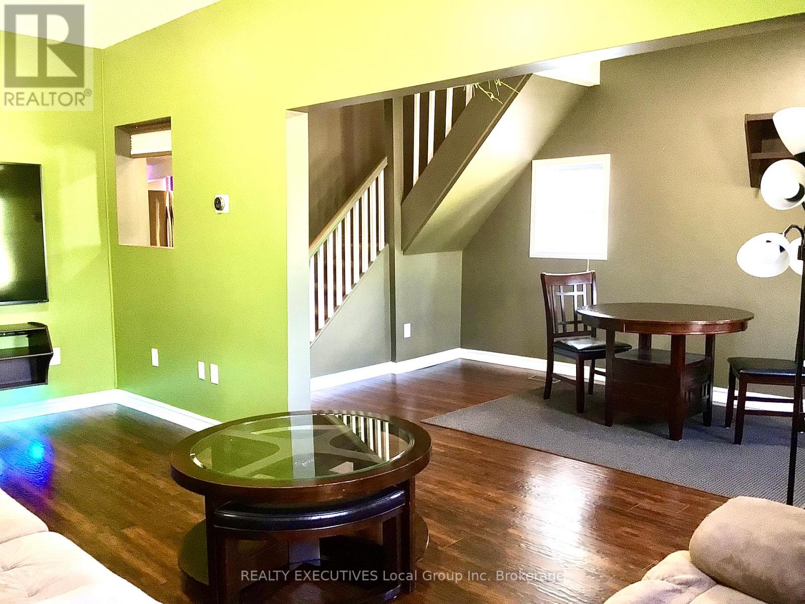 977 BROOKES STREET - 32