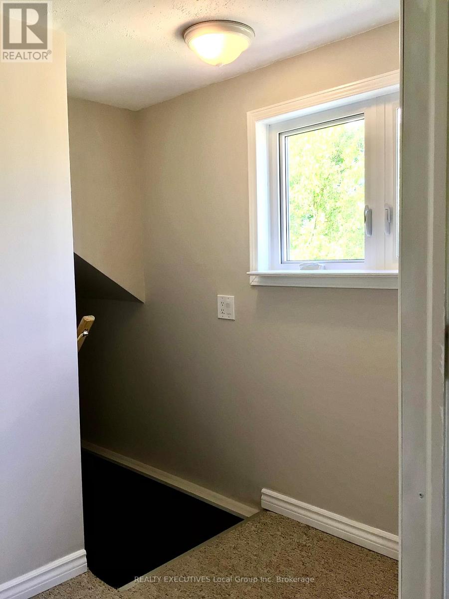 977 BROOKES STREET - 33