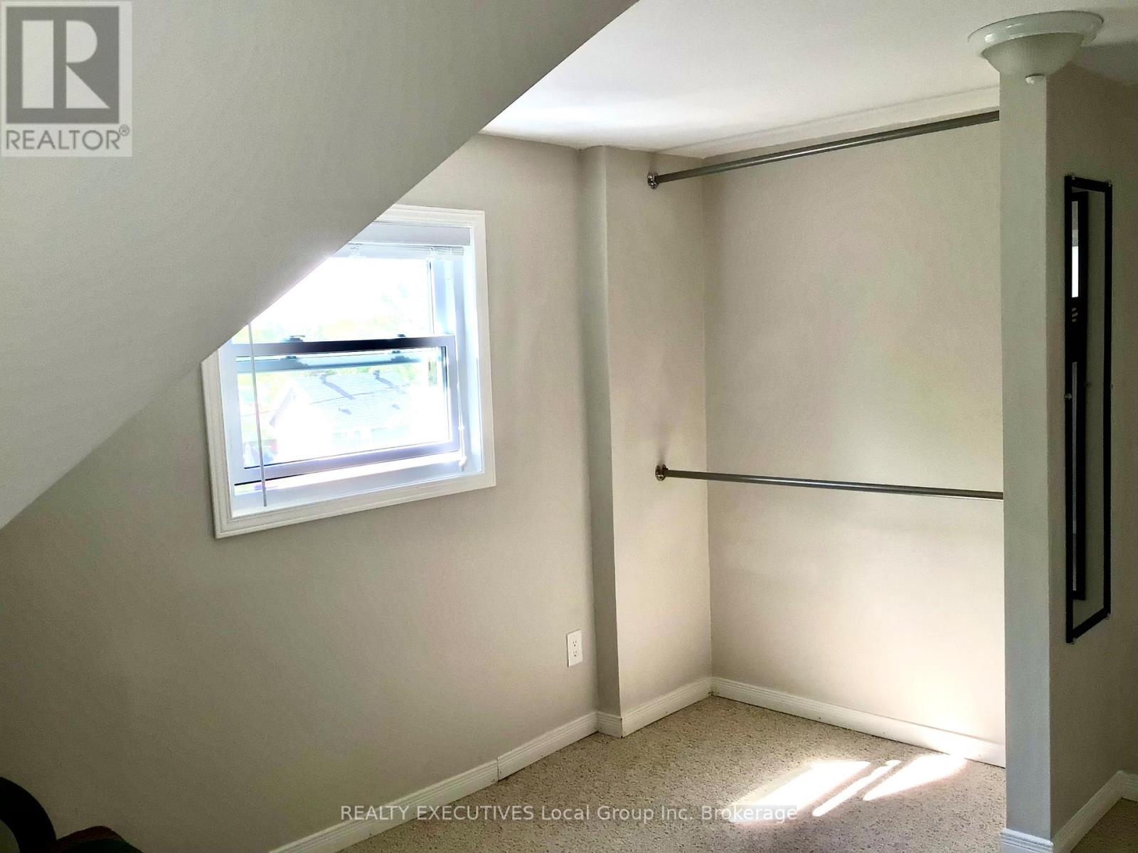 977 BROOKES STREET - 36