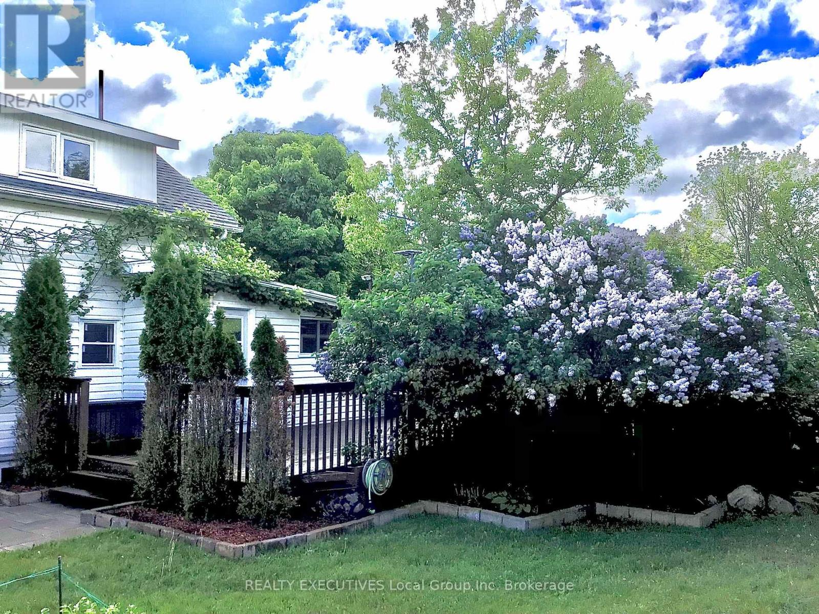 977 BROOKES STREET - 4