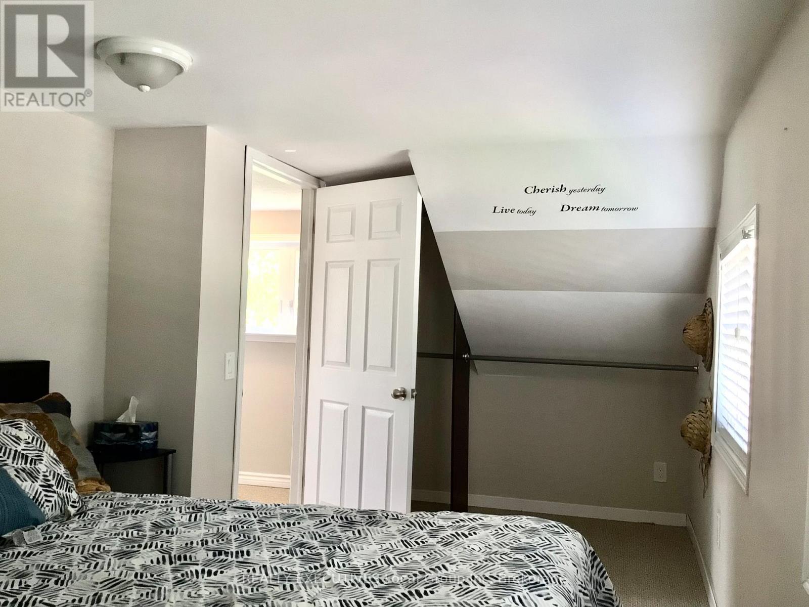 977 BROOKES STREET - 40
