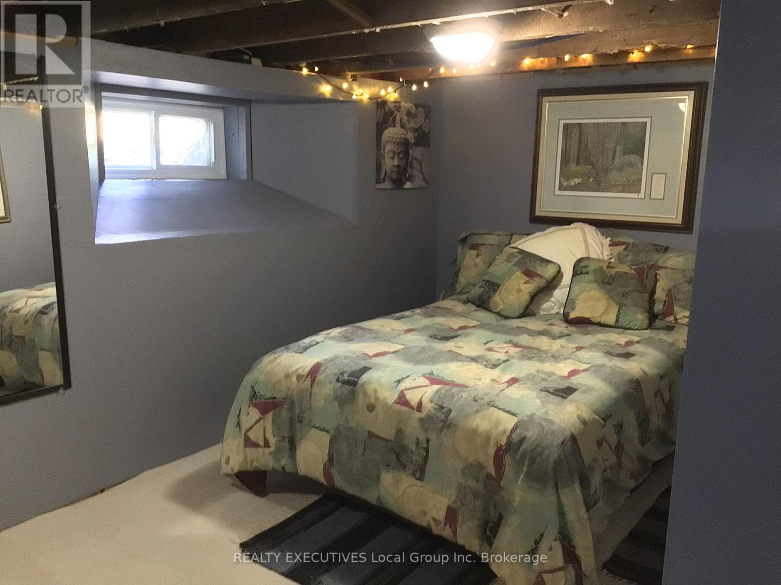 977 BROOKES STREET - 45
