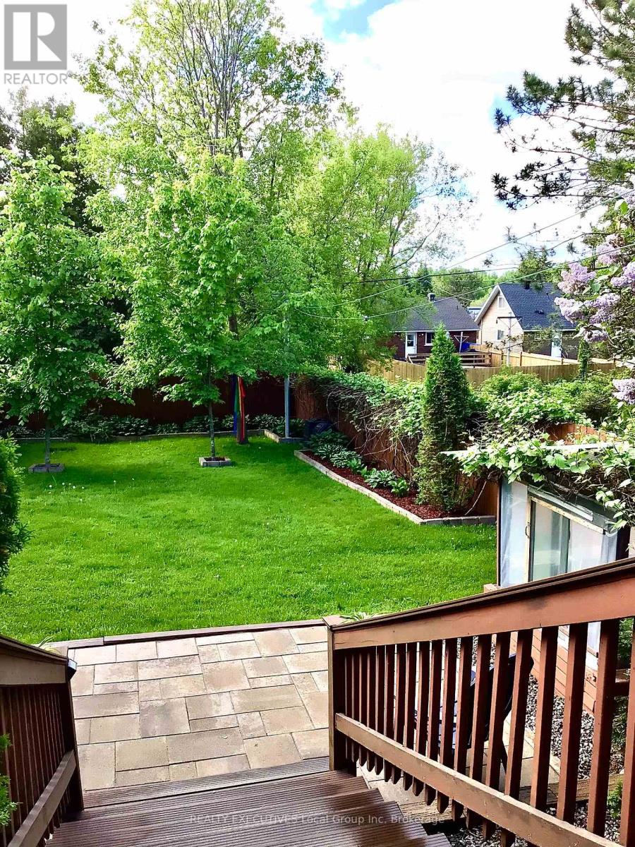 977 BROOKES STREET - 8