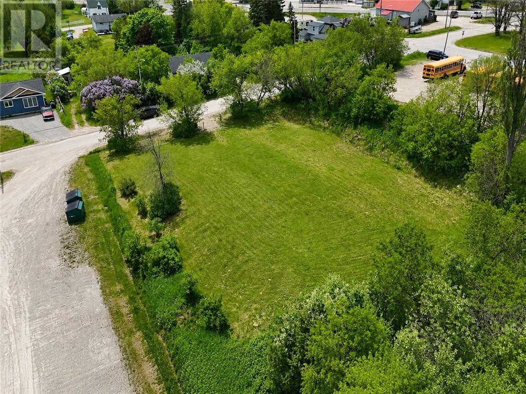 35 VANKOUGHNET Street, Little Current — photo 2
