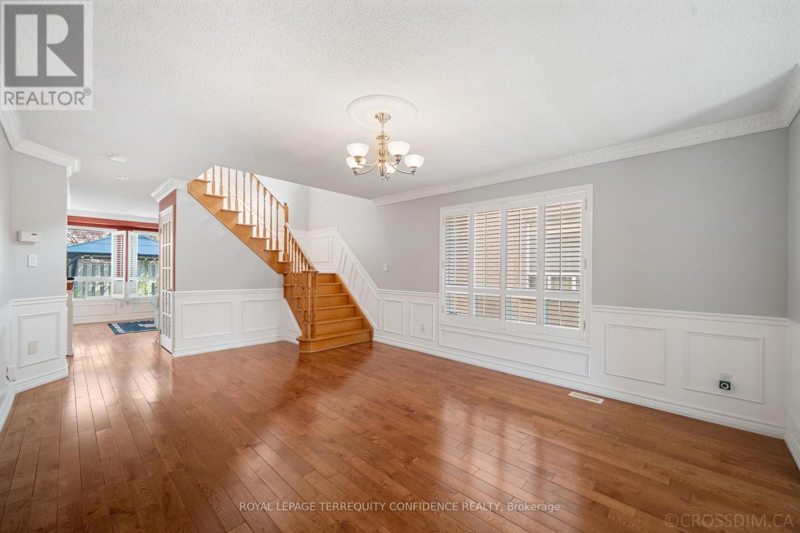 Beautiful Living/Dining rm w/ wainscoting, Hwd Flr