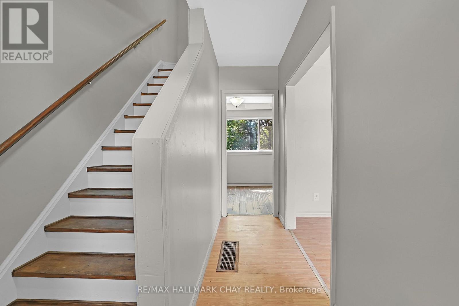308 HILDA STREET - 9