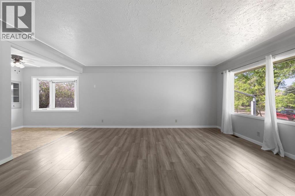 4713 45 Street - photo 2