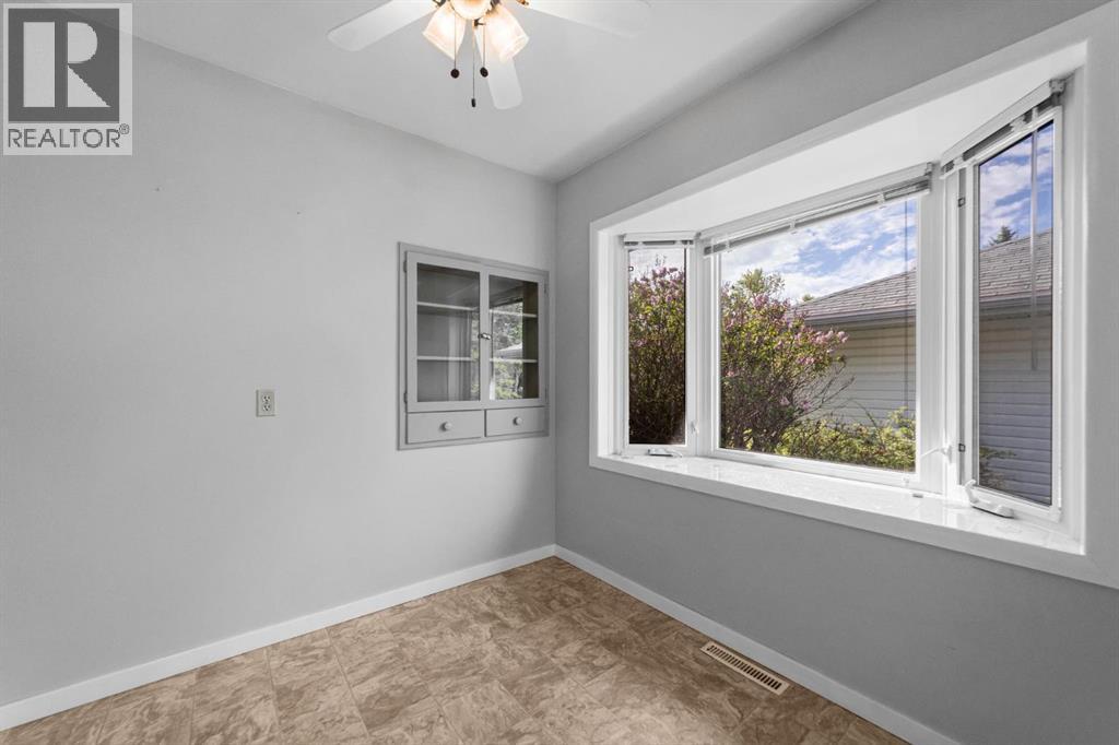 4713 45 Street - photo 3