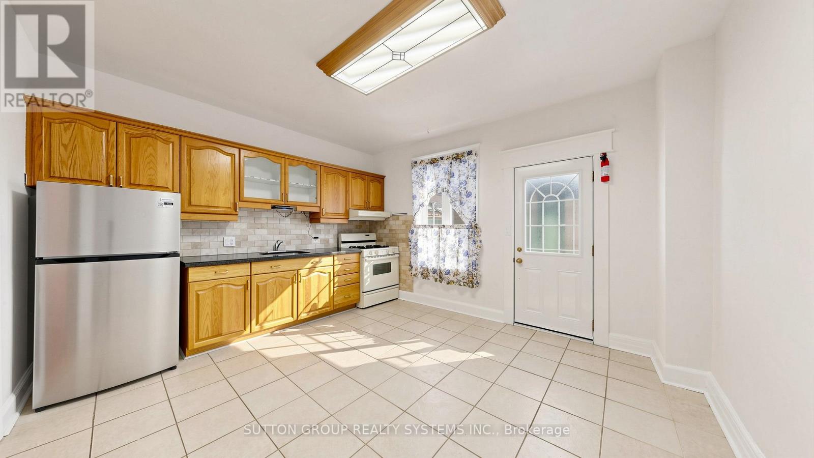 799 LANSDOWNE AVENUE - 7