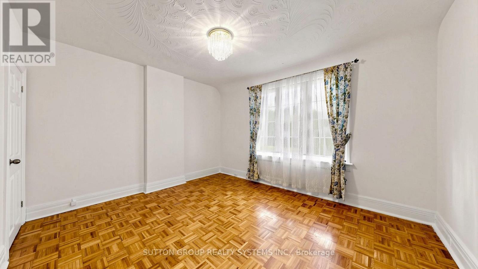 799 LANSDOWNE AVENUE - 8