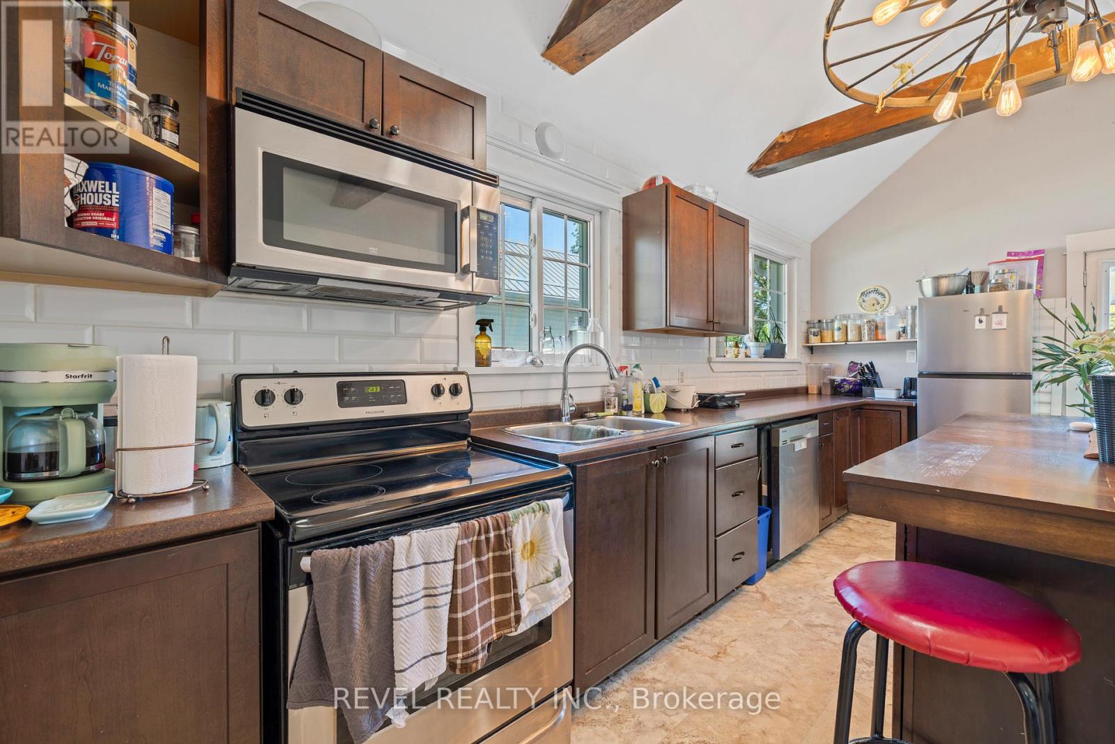 54 CHESTNUT STREET E - 11