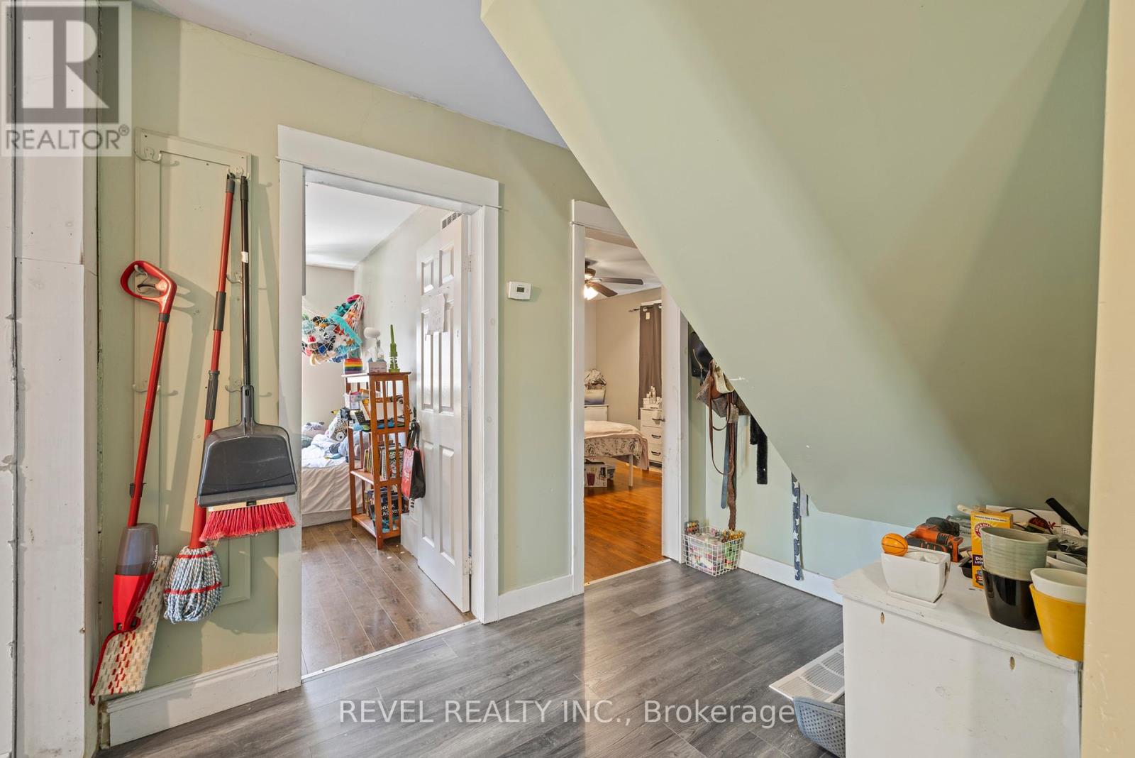 54 CHESTNUT STREET E - 12