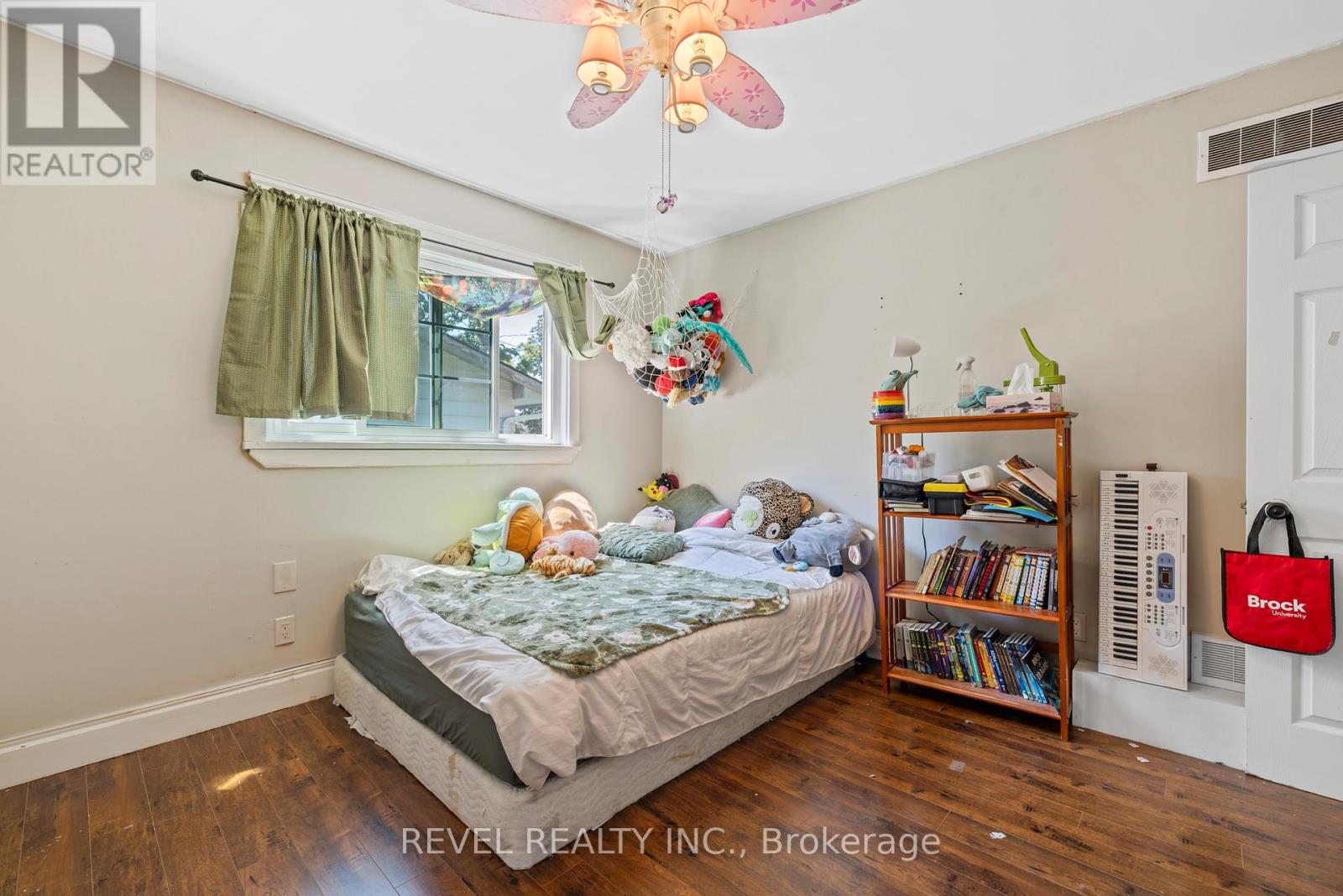 54 CHESTNUT STREET E - 16