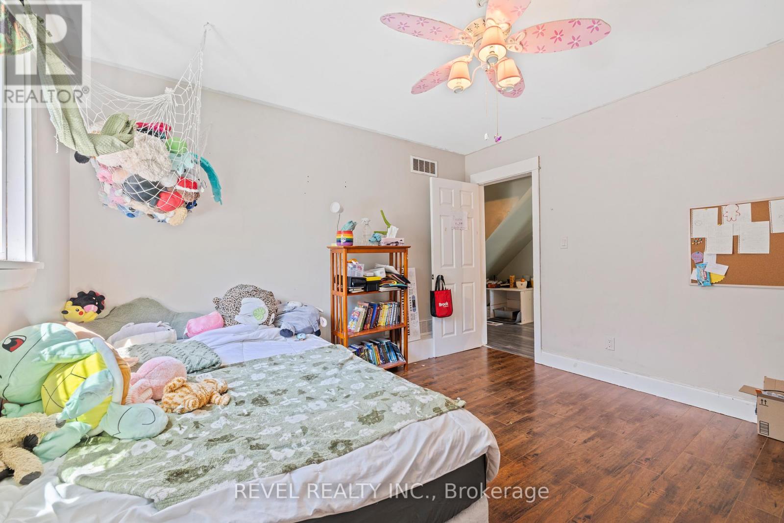 54 CHESTNUT STREET E - 17
