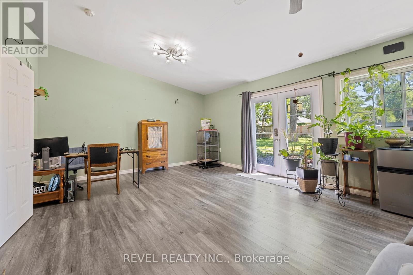 54 CHESTNUT STREET E - 19