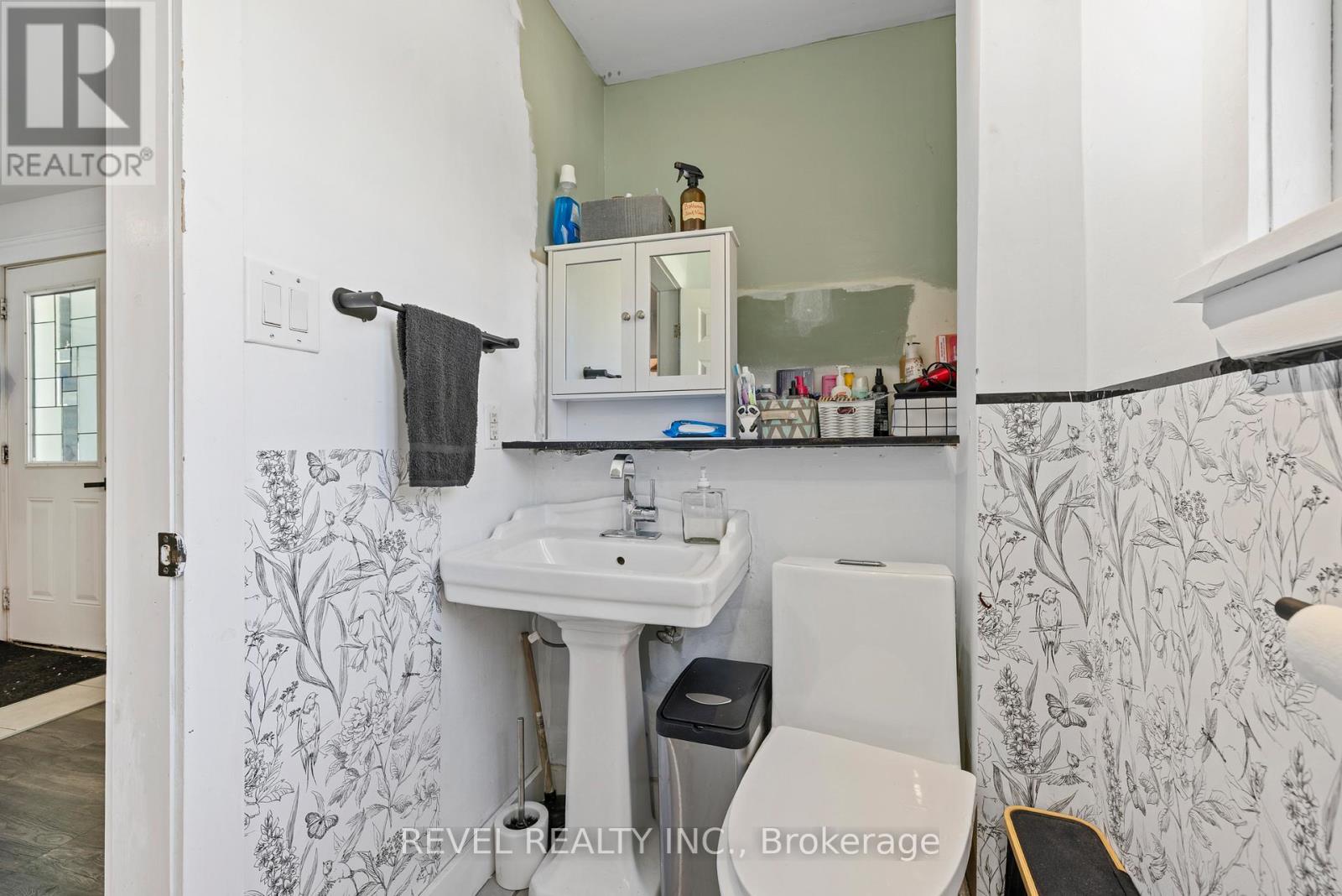54 CHESTNUT STREET E - 22