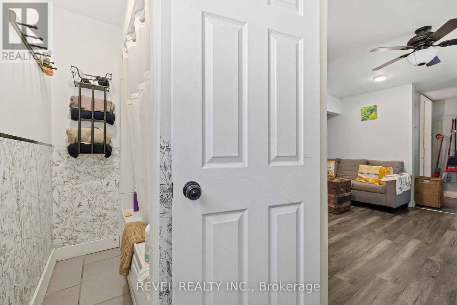 54 CHESTNUT STREET E - 23