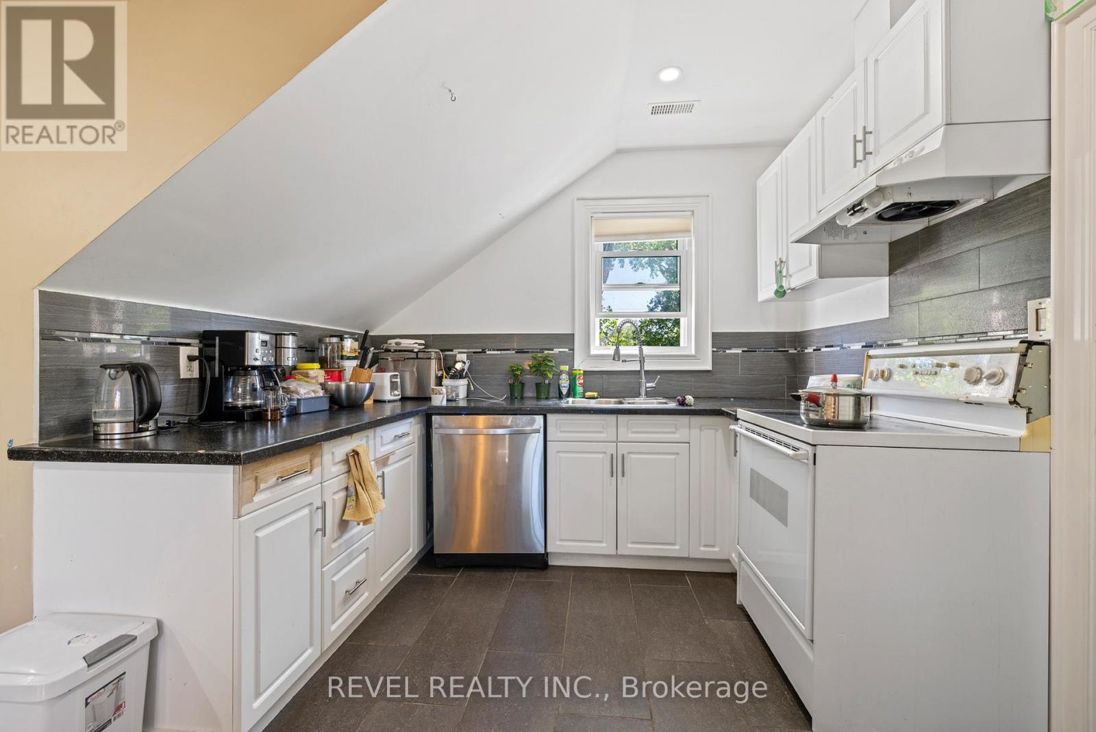 54 CHESTNUT STREET E - 27