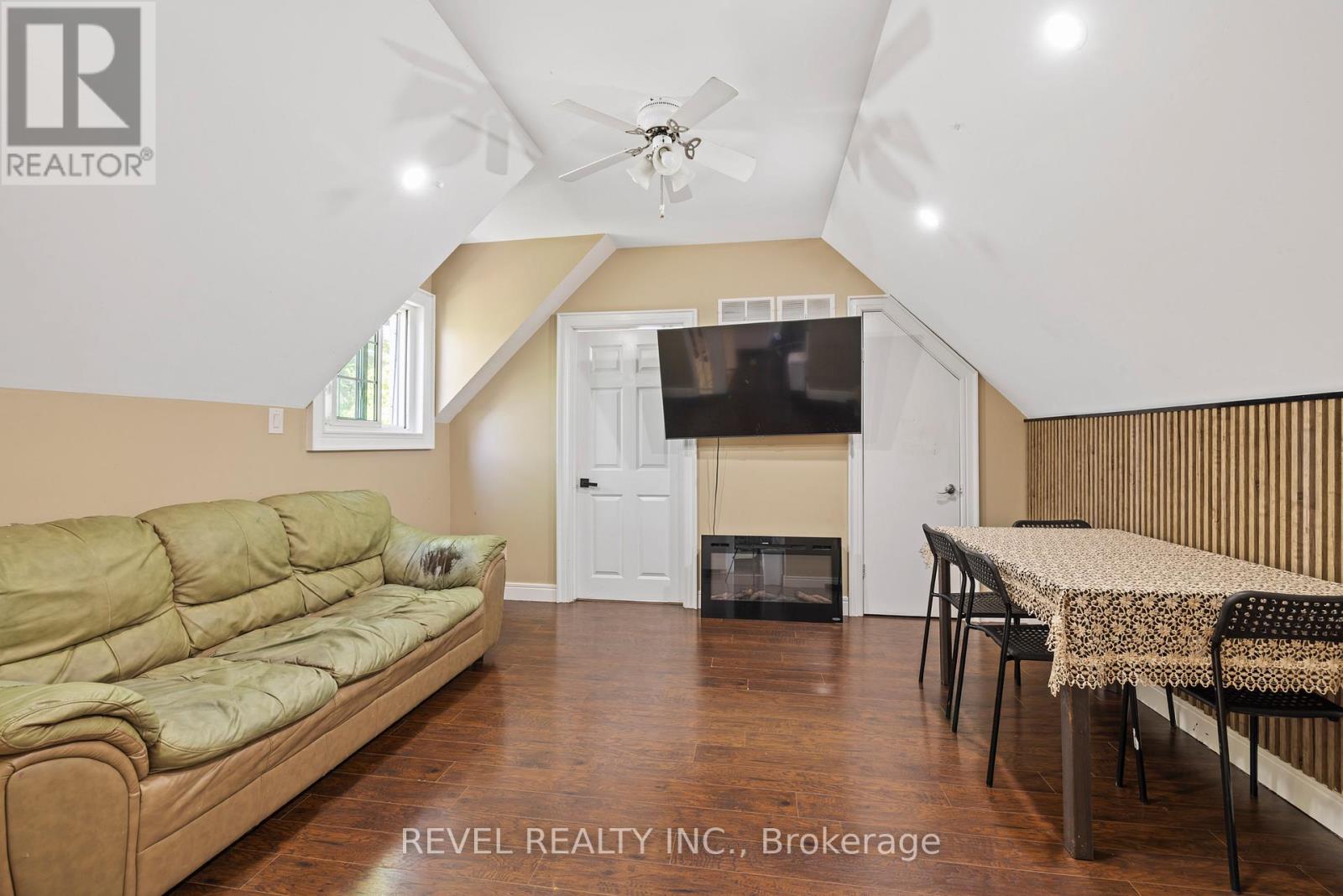 54 CHESTNUT STREET E - 28