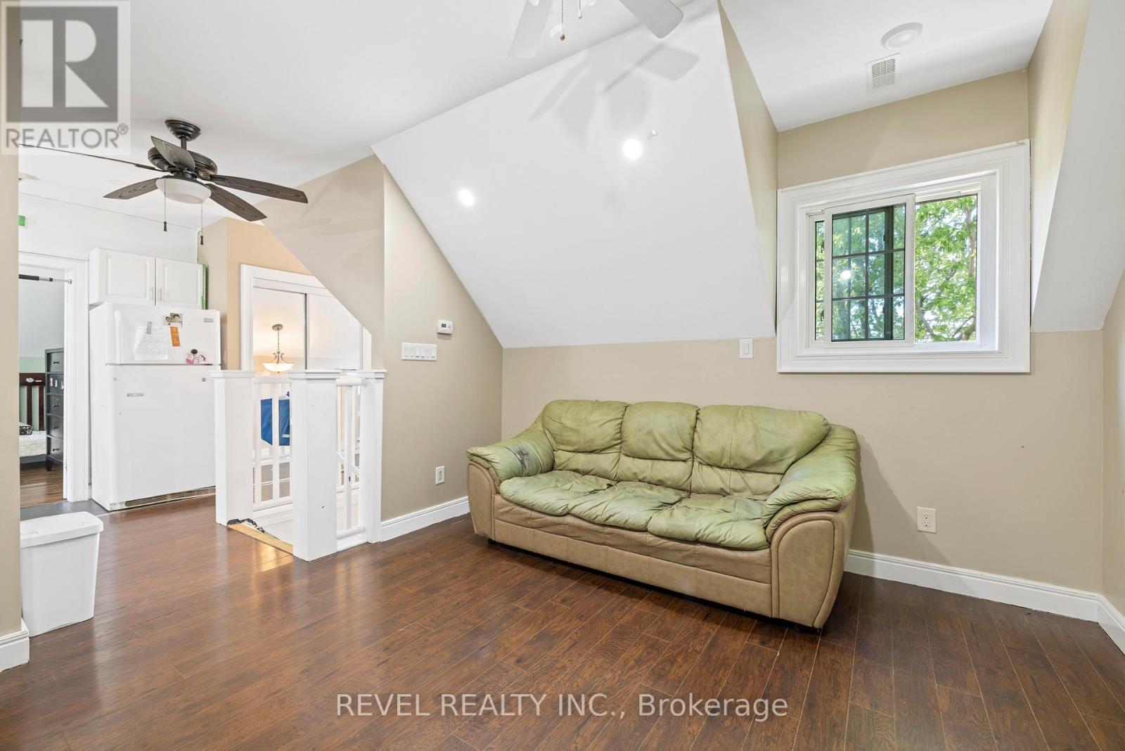 54 CHESTNUT STREET E - 29