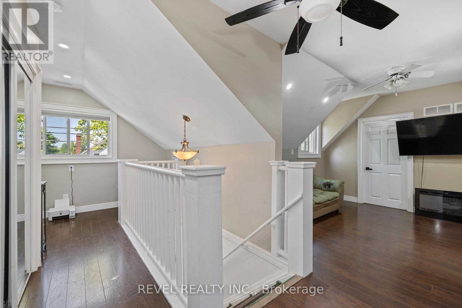 54 CHESTNUT STREET E - 32
