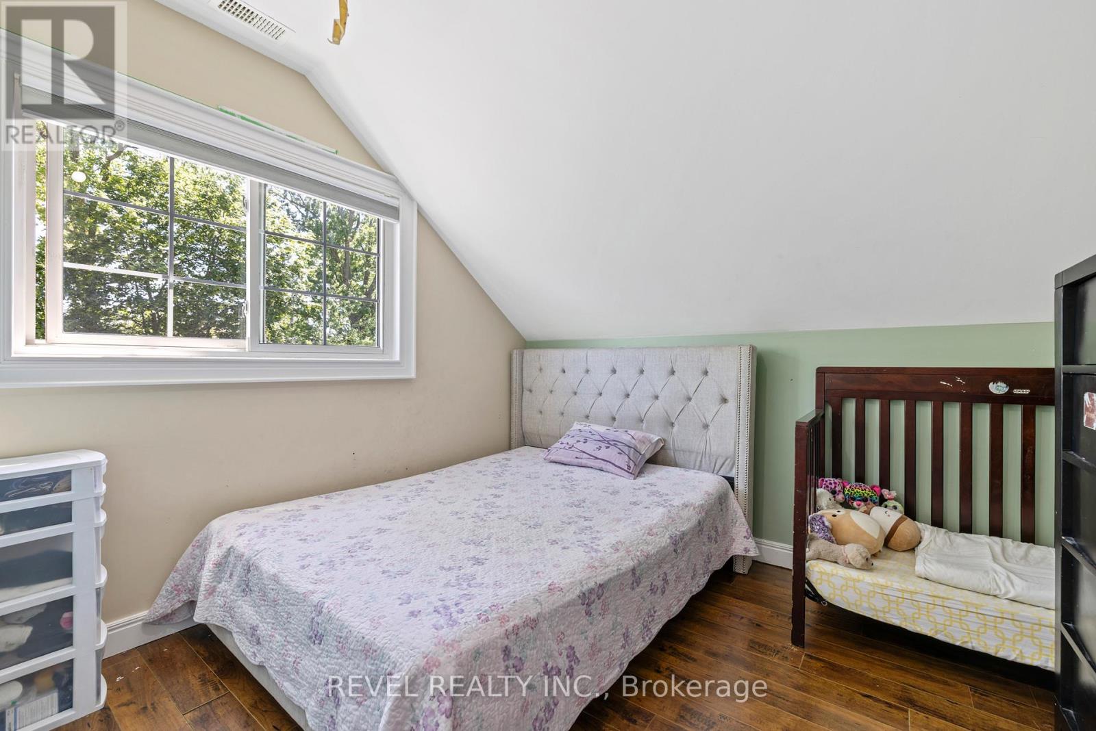 54 CHESTNUT STREET E - 37