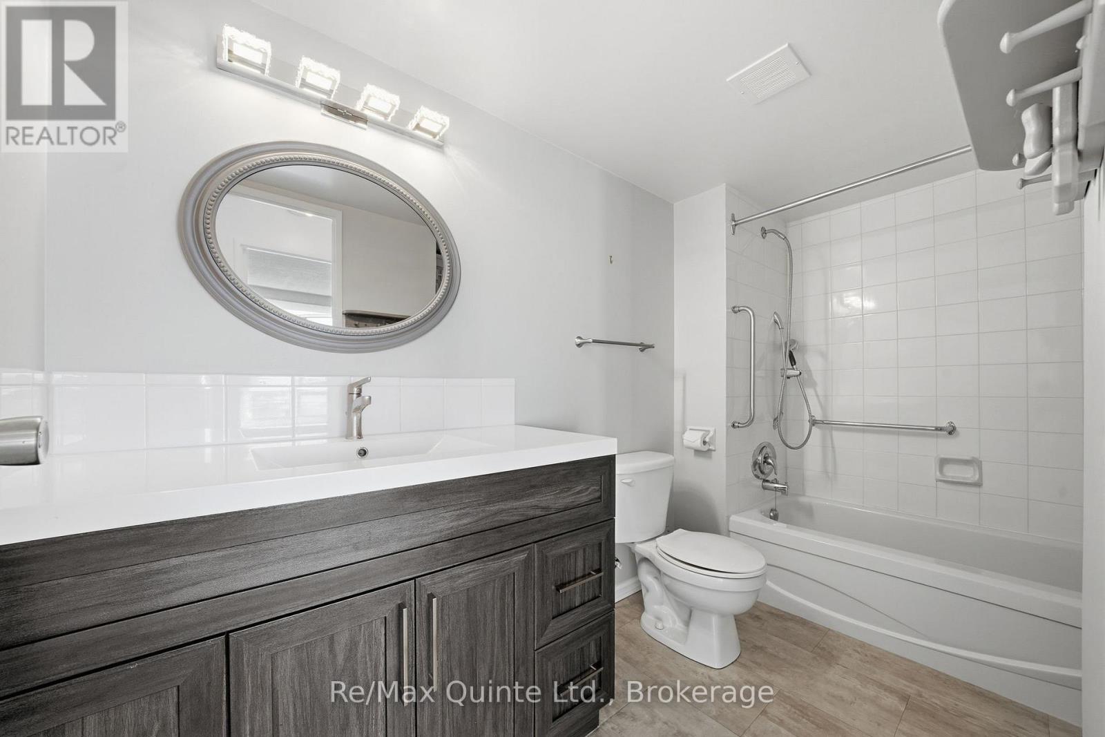 #1006 350 FRONT STREET - 32