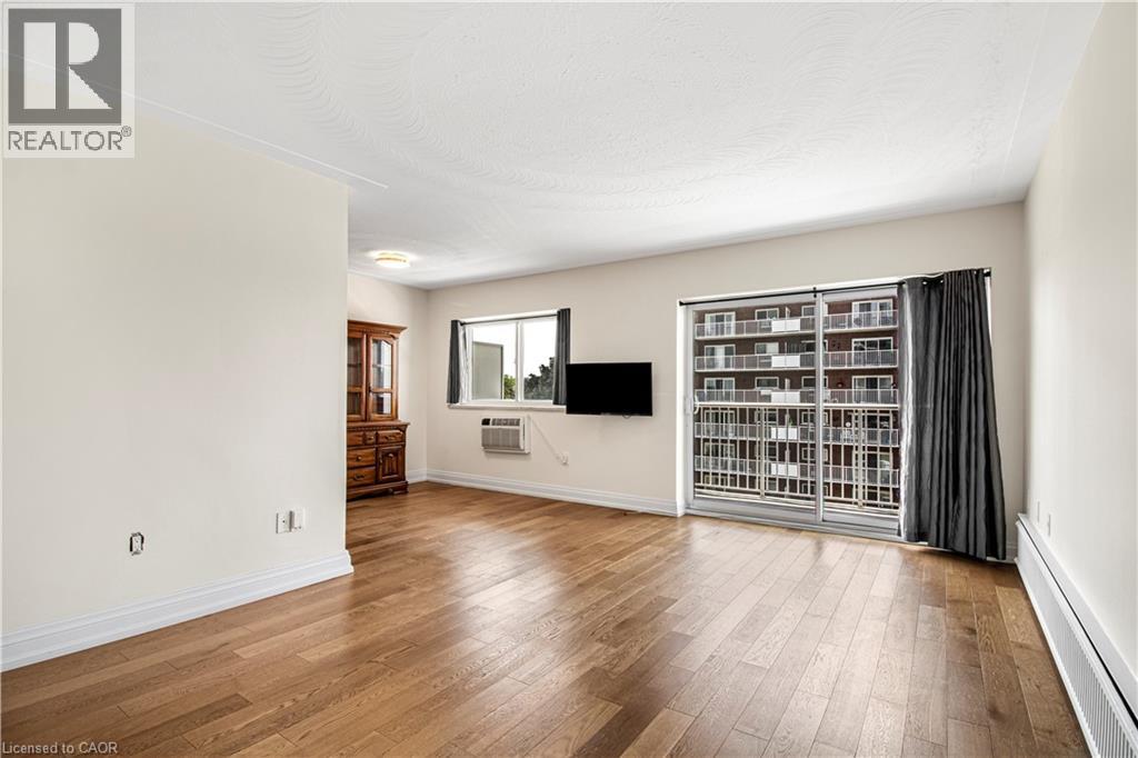 #507 8 WOODMAN Drive S - 13