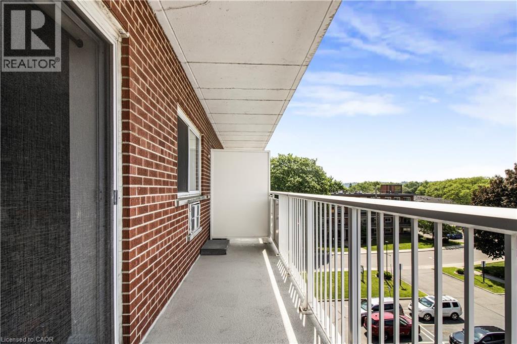 #507 8 WOODMAN Drive S - 22