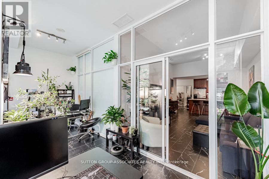 #110 628 FLEET STREET - 4