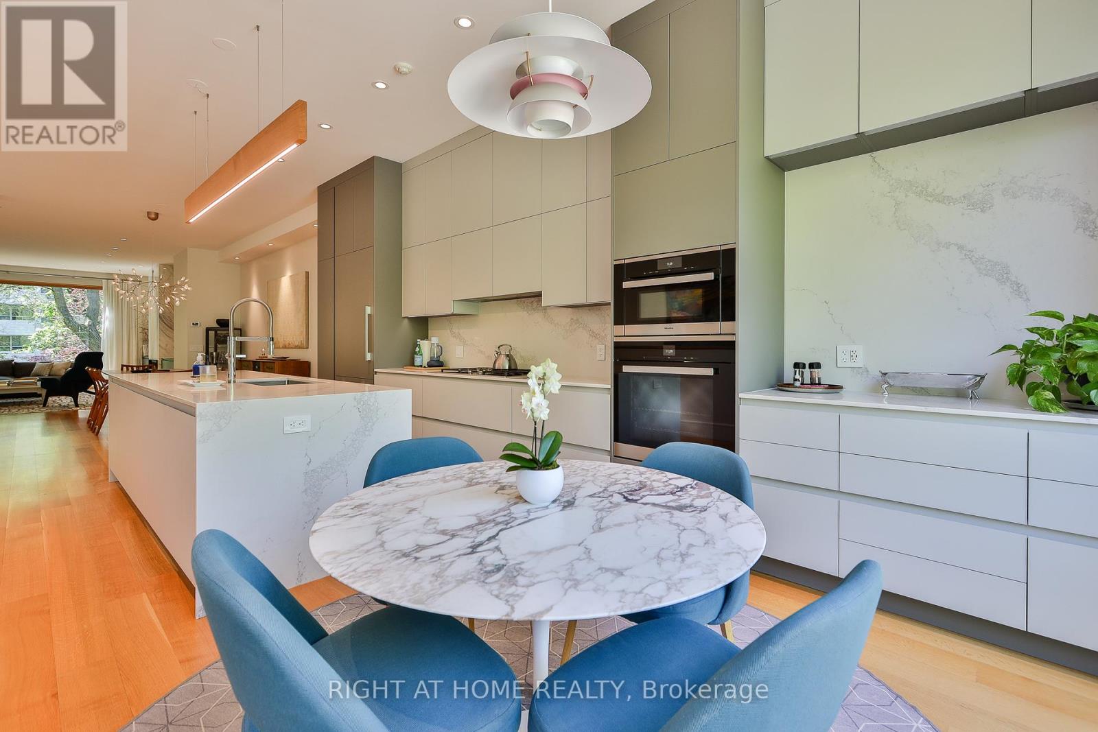 71 HEATH STREET W - 11