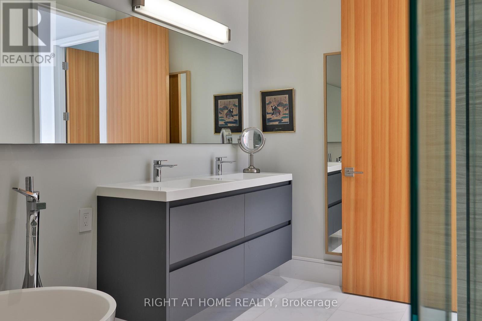 71 HEATH STREET W - 27