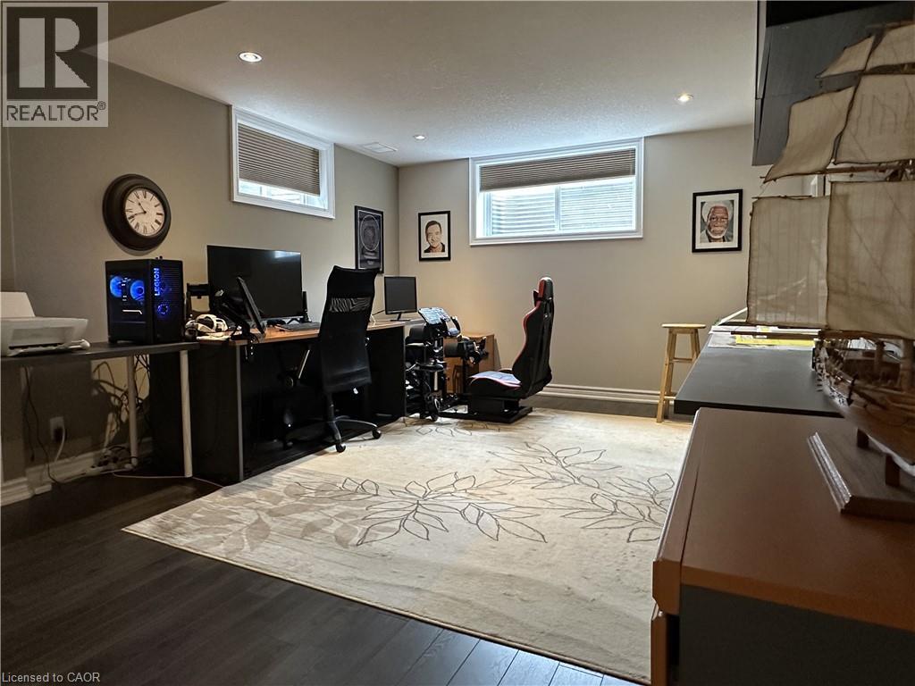 99 ANGLER Avenue - 35