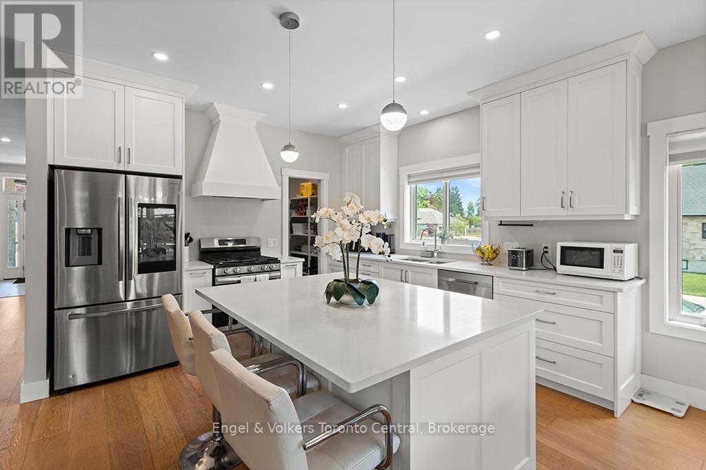 515 4TH STREET W - 12
