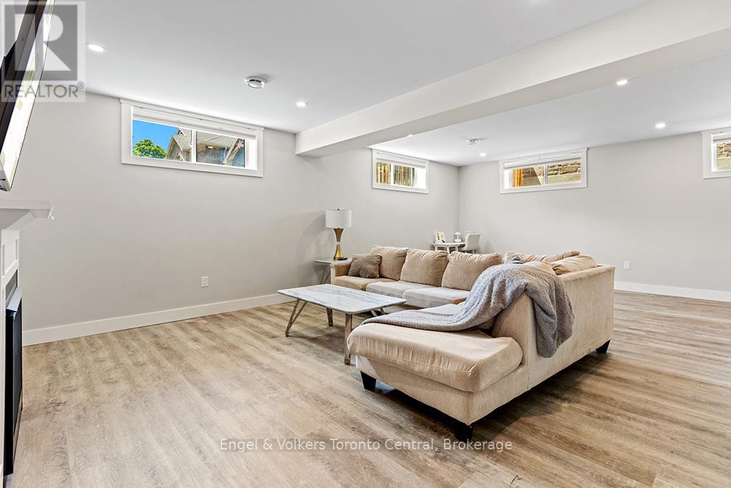 515 4TH STREET W - 29