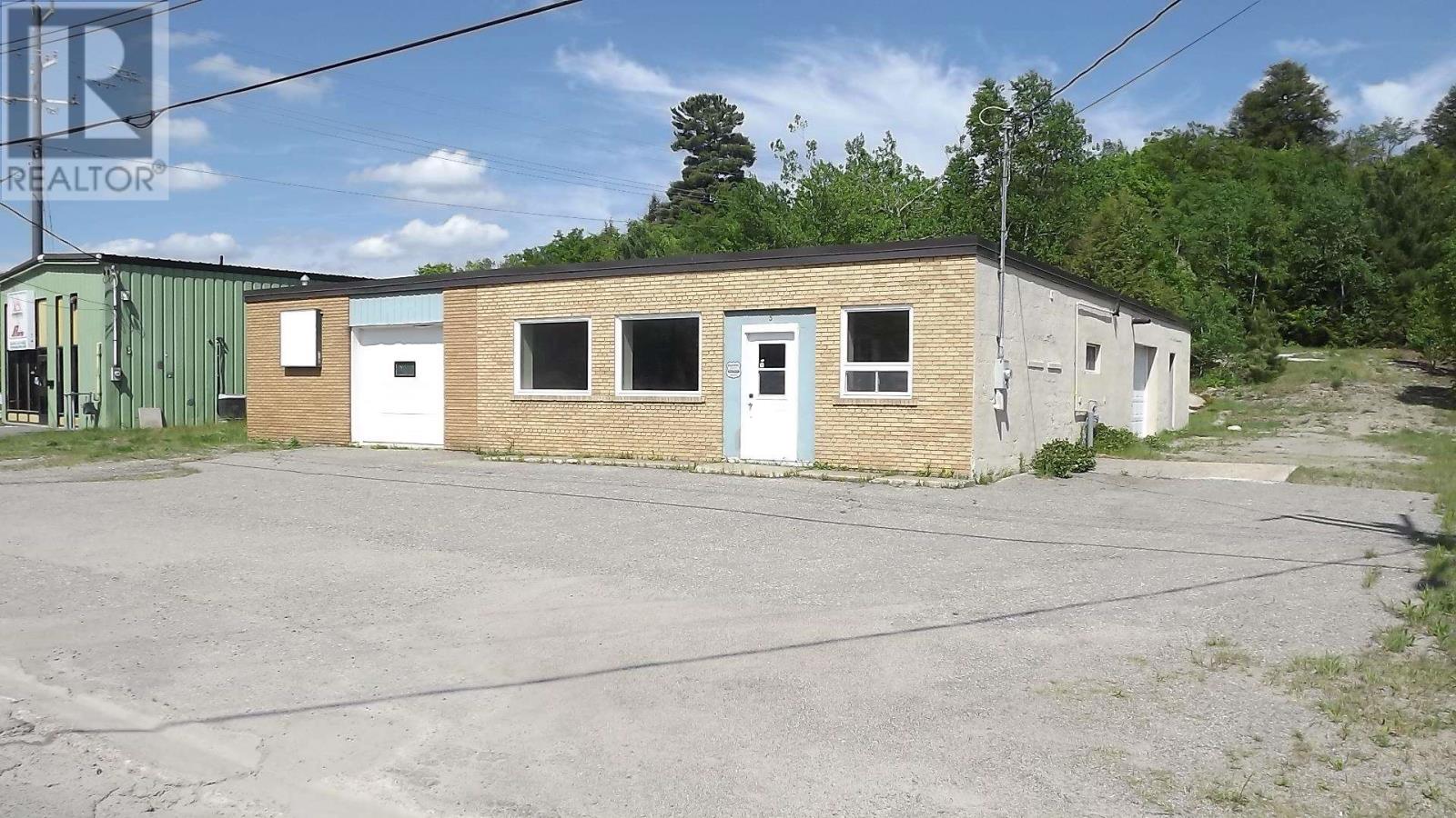 5B Perini RD, Elliot Lake — photo 2