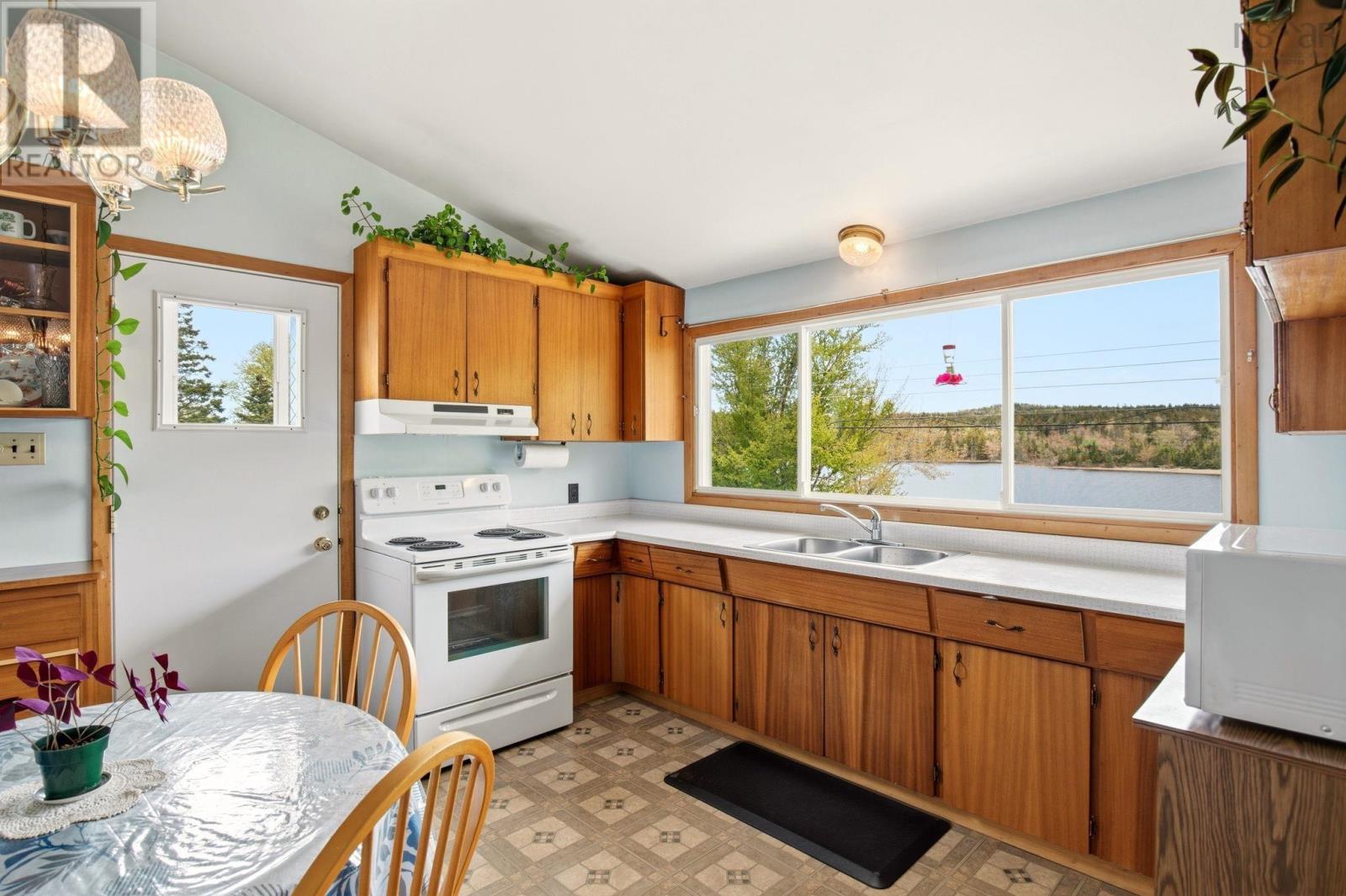 Property 37 of 38 of 699 Upper Lakeville Road