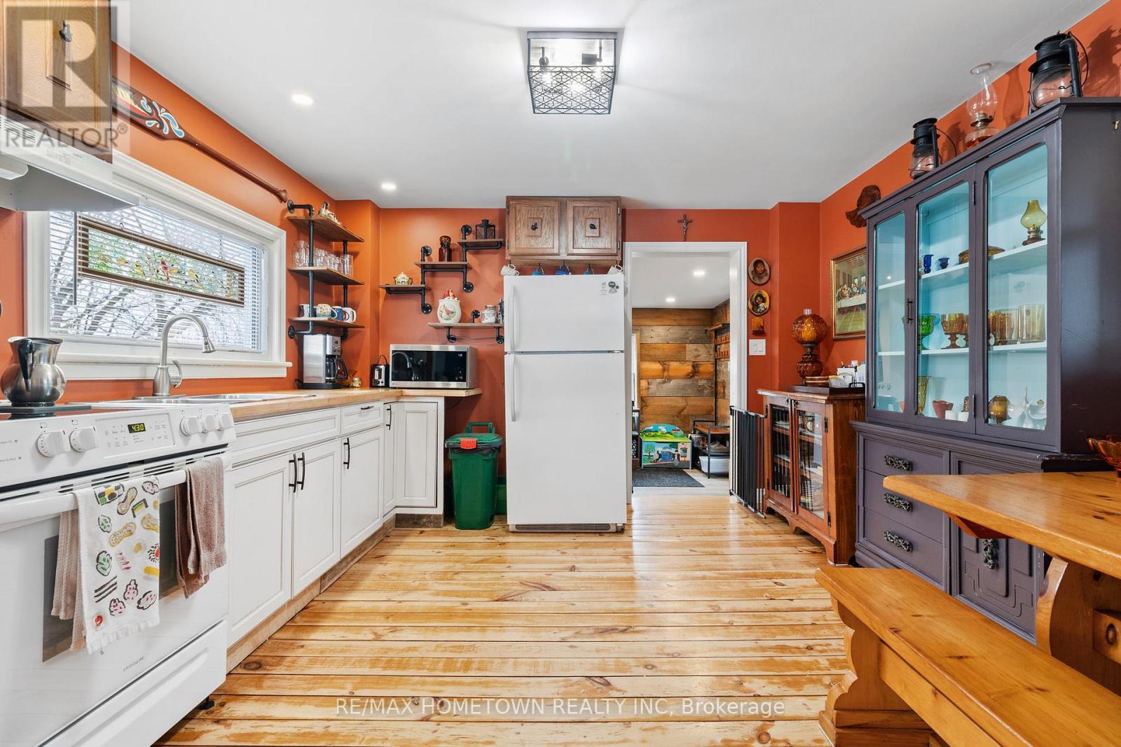 2166 DUNDAS STREET - 10