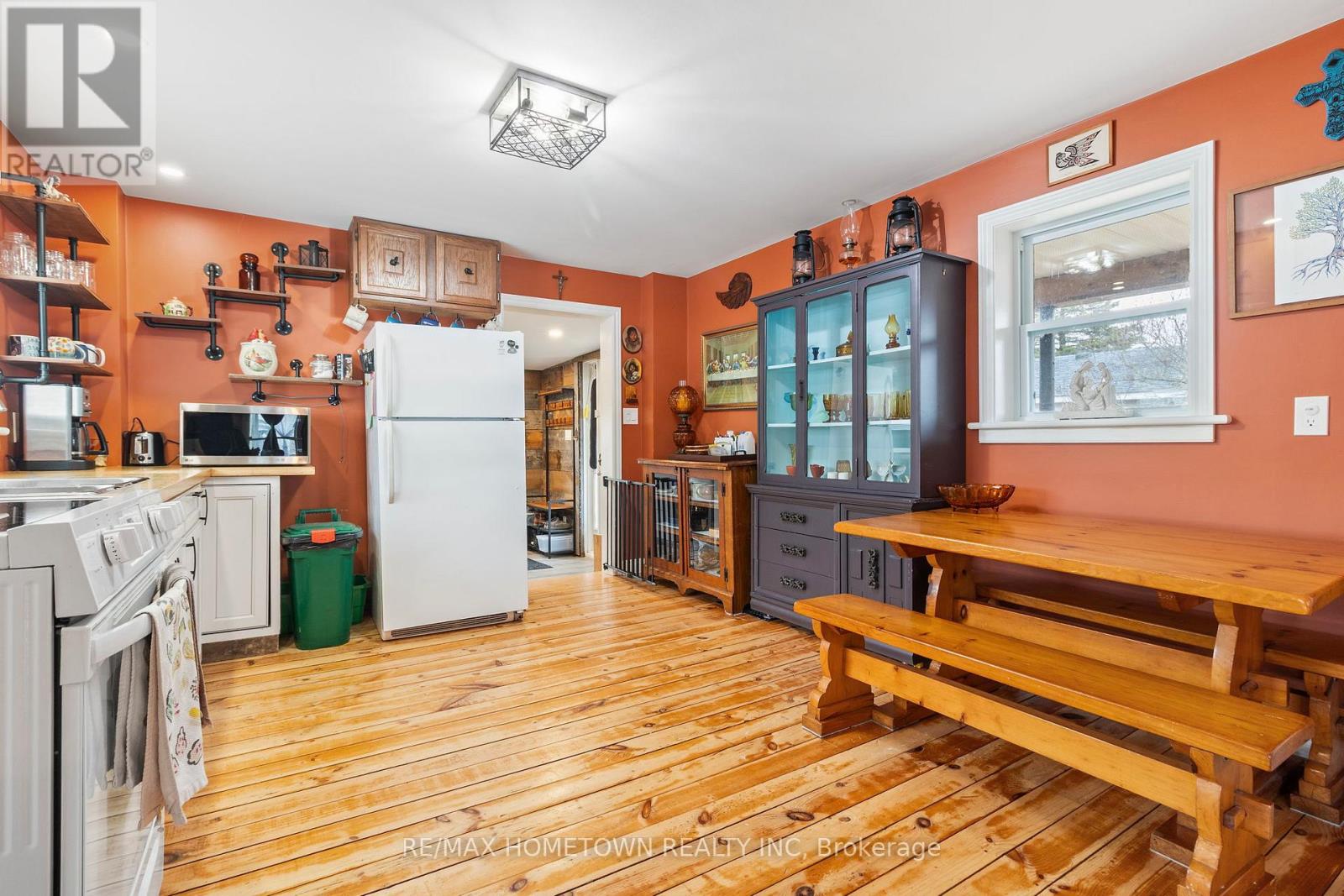 2166 DUNDAS STREET - 11