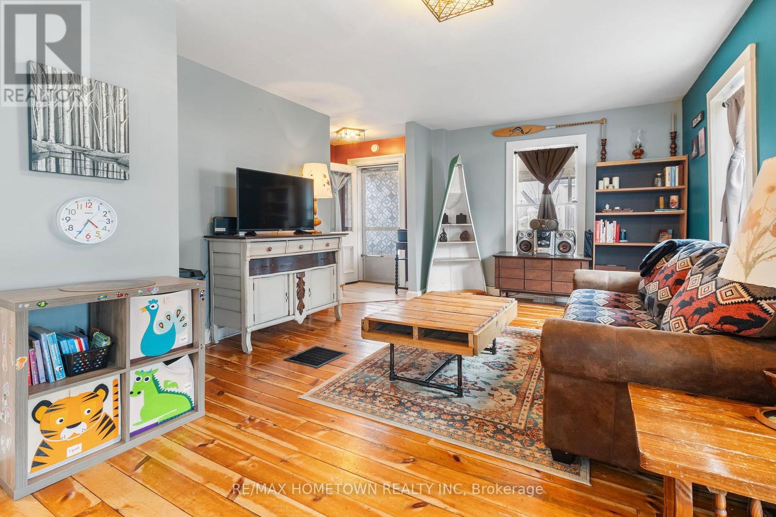 2166 DUNDAS STREET - 17