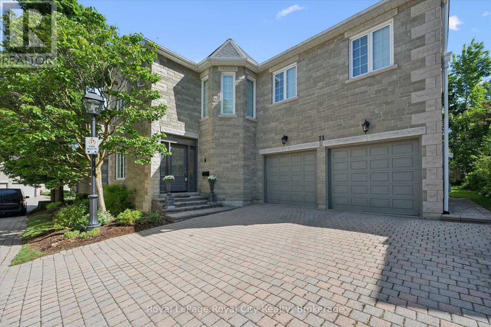 #11 25 MANOR PARK CRESCENT - 44