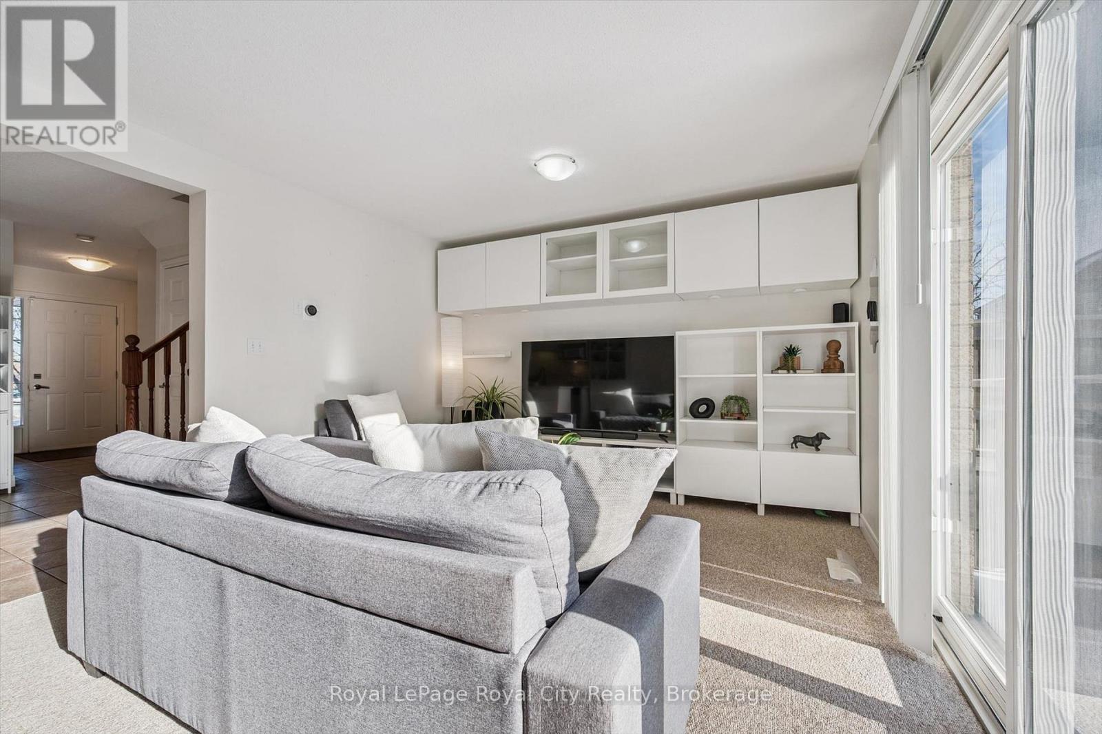 #6 361 ARKELL ROAD - 5