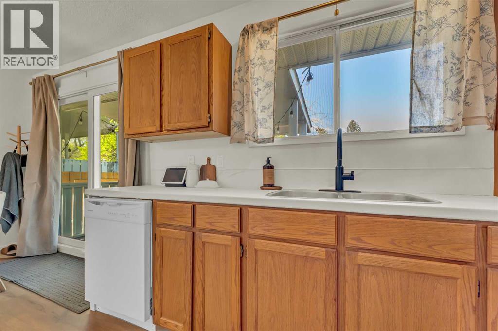 10 Hayward Court NE — photo 17
