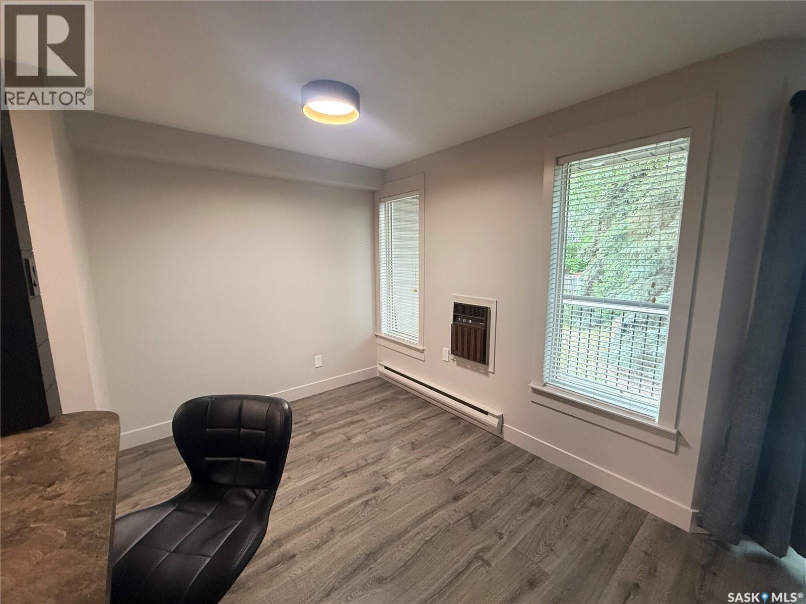 201 302 Tait CRESCENT — photo 10