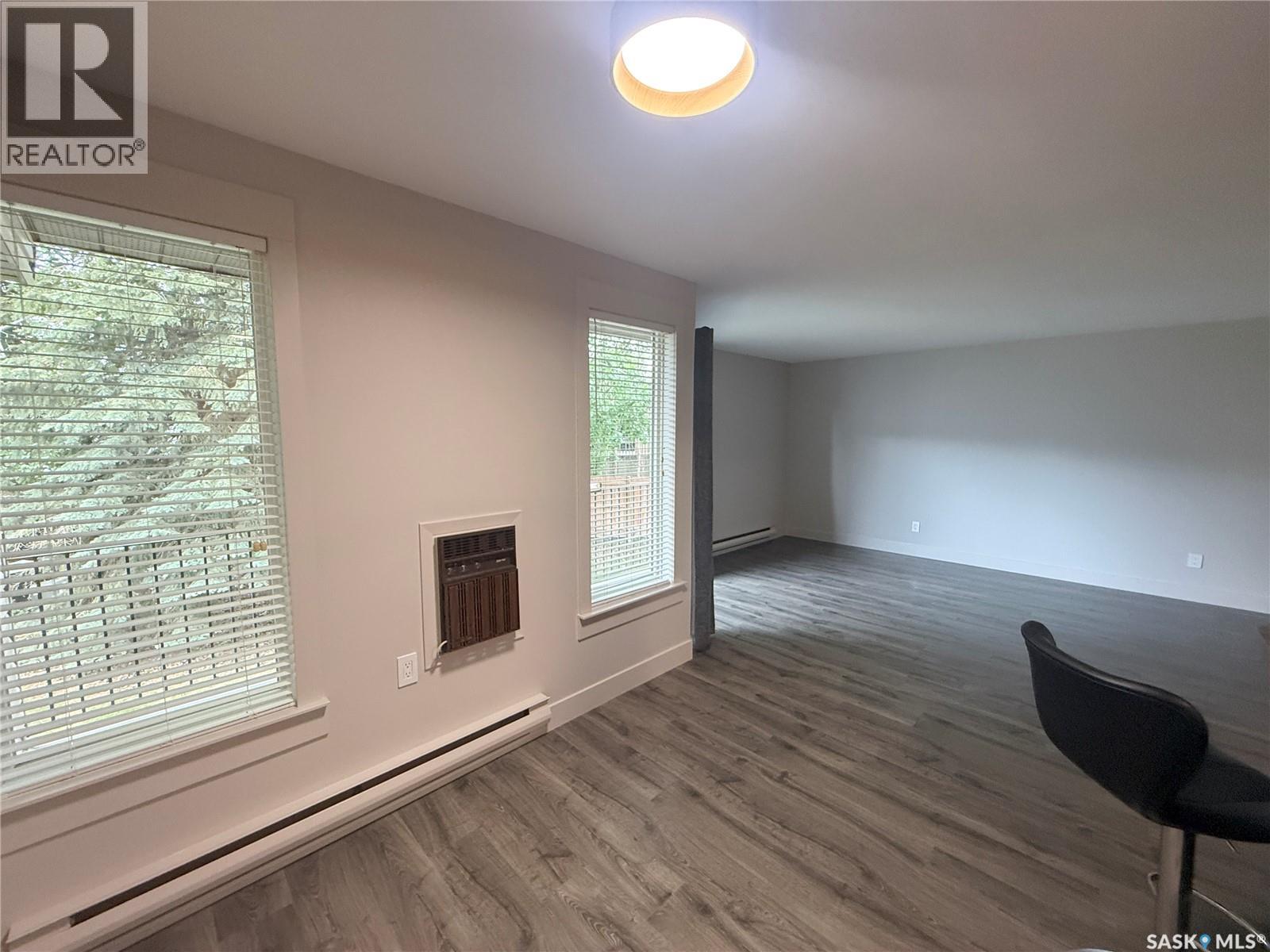 201 302 Tait CRESCENT — photo 12