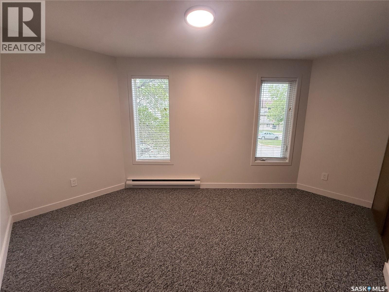 201 302 Tait CRESCENT — photo 21