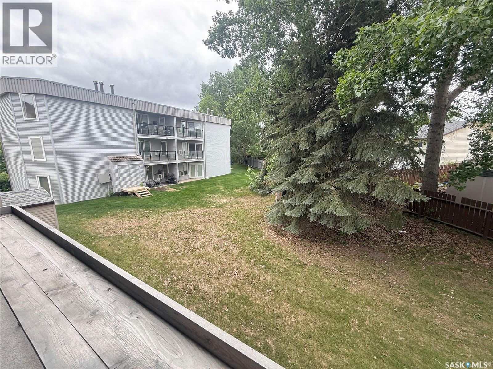 201 302 Tait CRESCENT — photo 28
